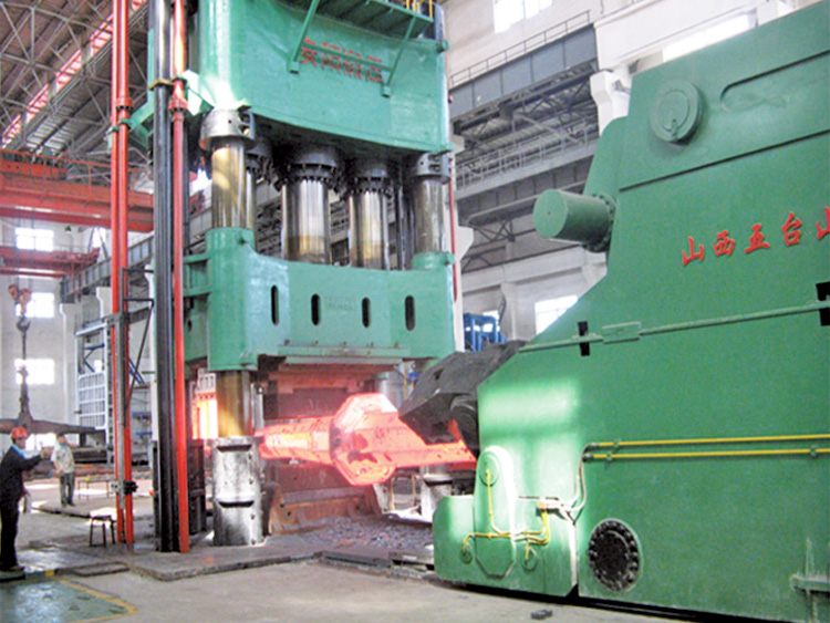 Drawing operation of 5000 ton free forging hydraulic press